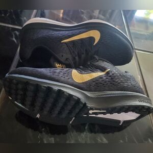 Blk Nike zoom Winflo 5. Size 6.5 brand new
